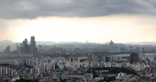 서울타워에서 바라본 서울 및 경기도 아파트 모습. <연합뉴스>
